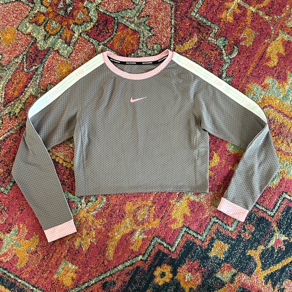 🔥Nike | Women's grey mesh cropped crewneck running top, pink/white accents sz XS - Picture 5 of 16